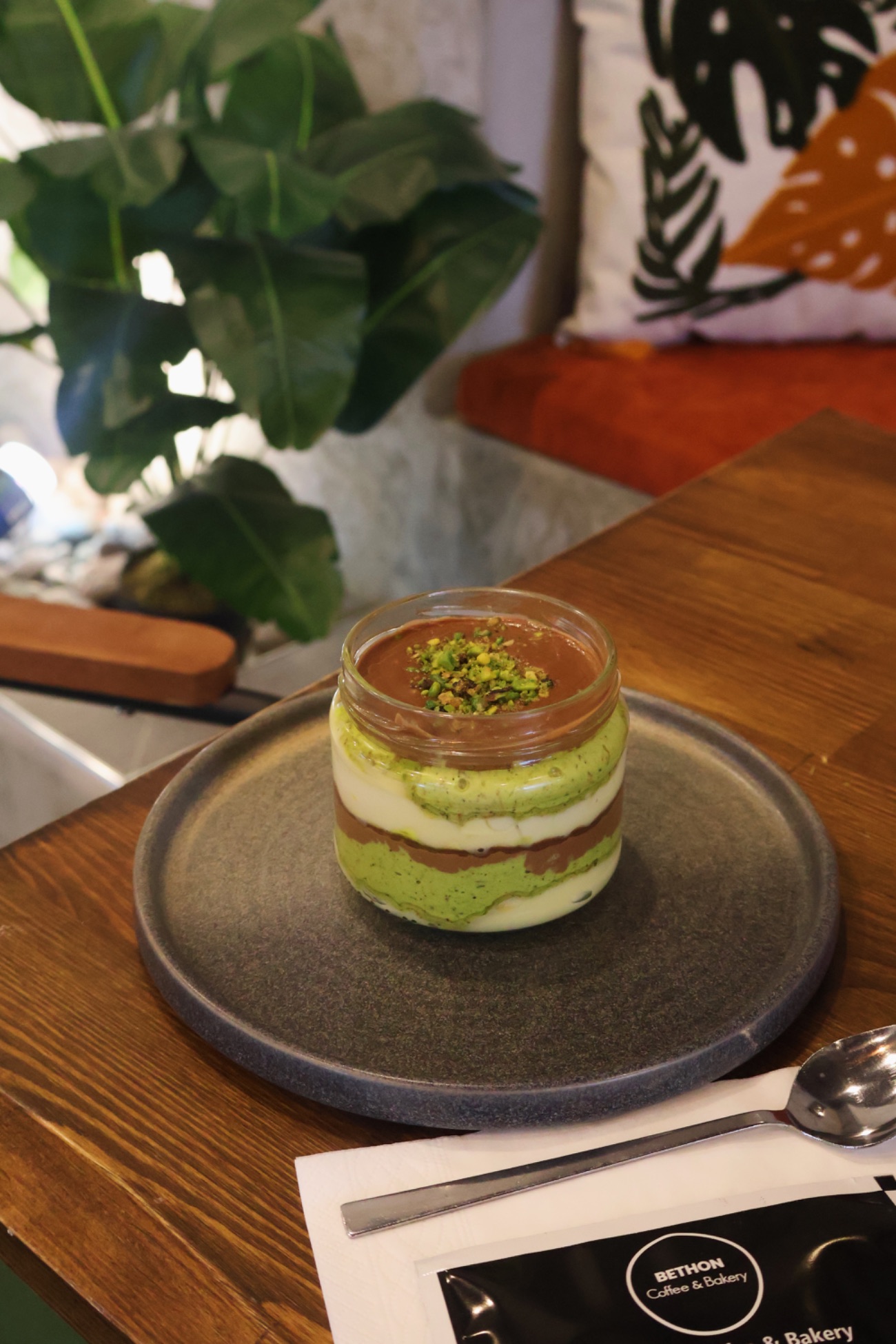 Dubai Cup - Antep Fıstık Ezmesi, Pastacı Kreması, Belçika Çikolatası, Antep Fıstık Parçacıkları