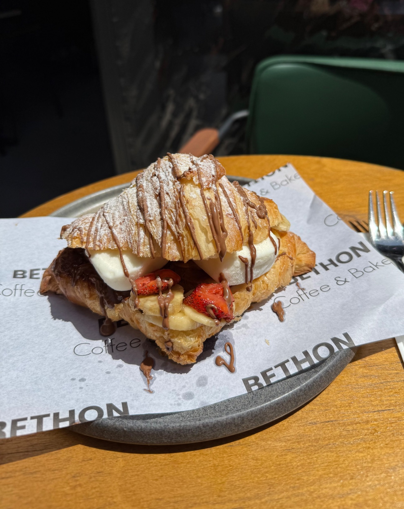 Ice Bethoner Kruvasan - Kesme Dondurma, Muz, Çilek, Sütlü Çikolata