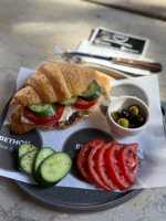 Egeli Kruvasan Sandviç