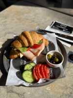 Füme-Kaşar Kruvasan Sandviç