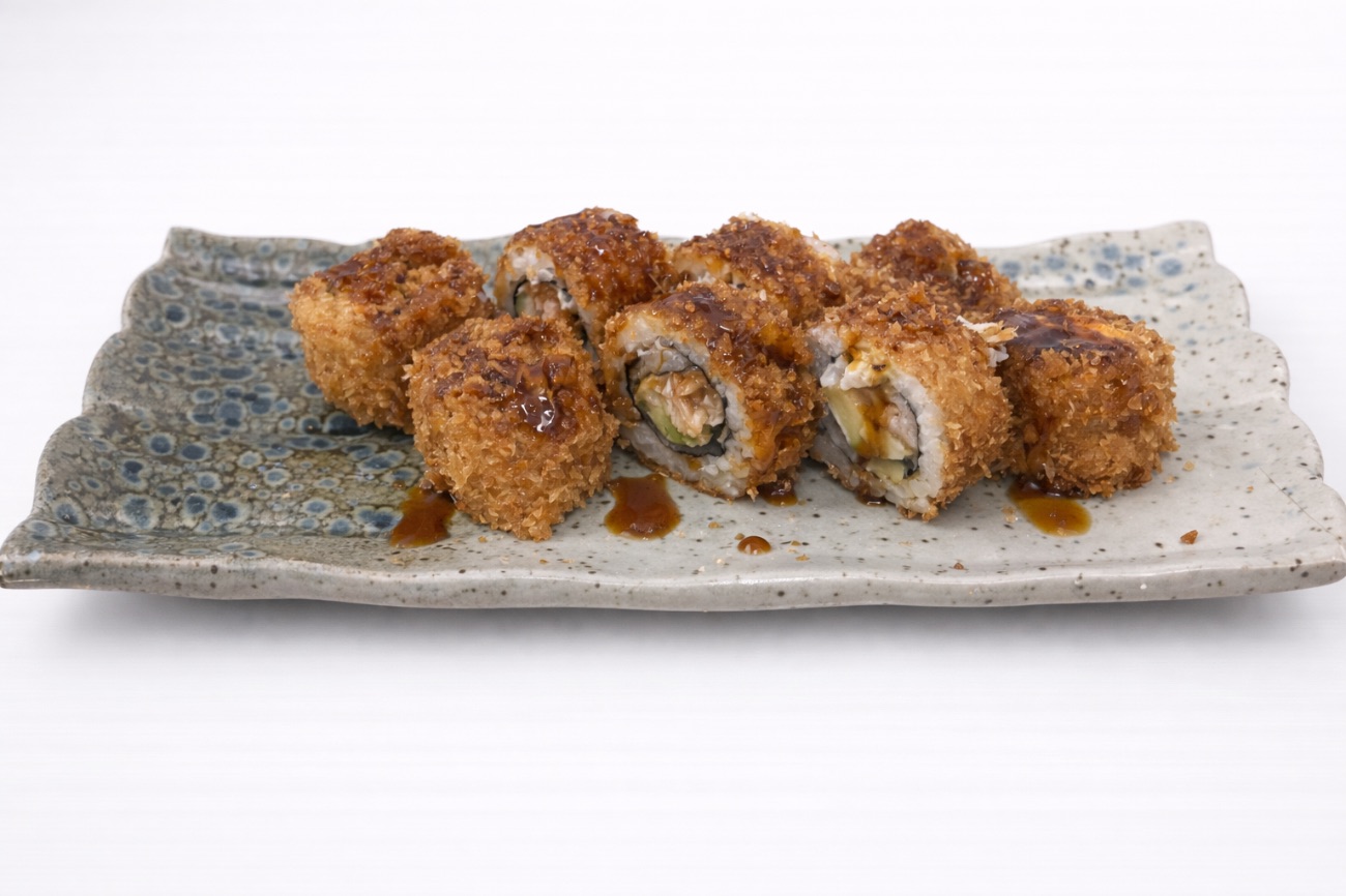 Creamy somon roll (8 parça) - İçi:somon,labne,avokado.  Dışı:teriyaki sos.