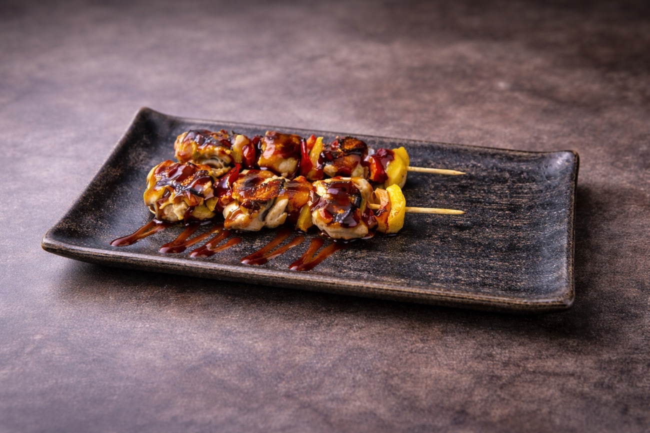 Yakitori - Izgara tavuk teriyaki sos ile.
