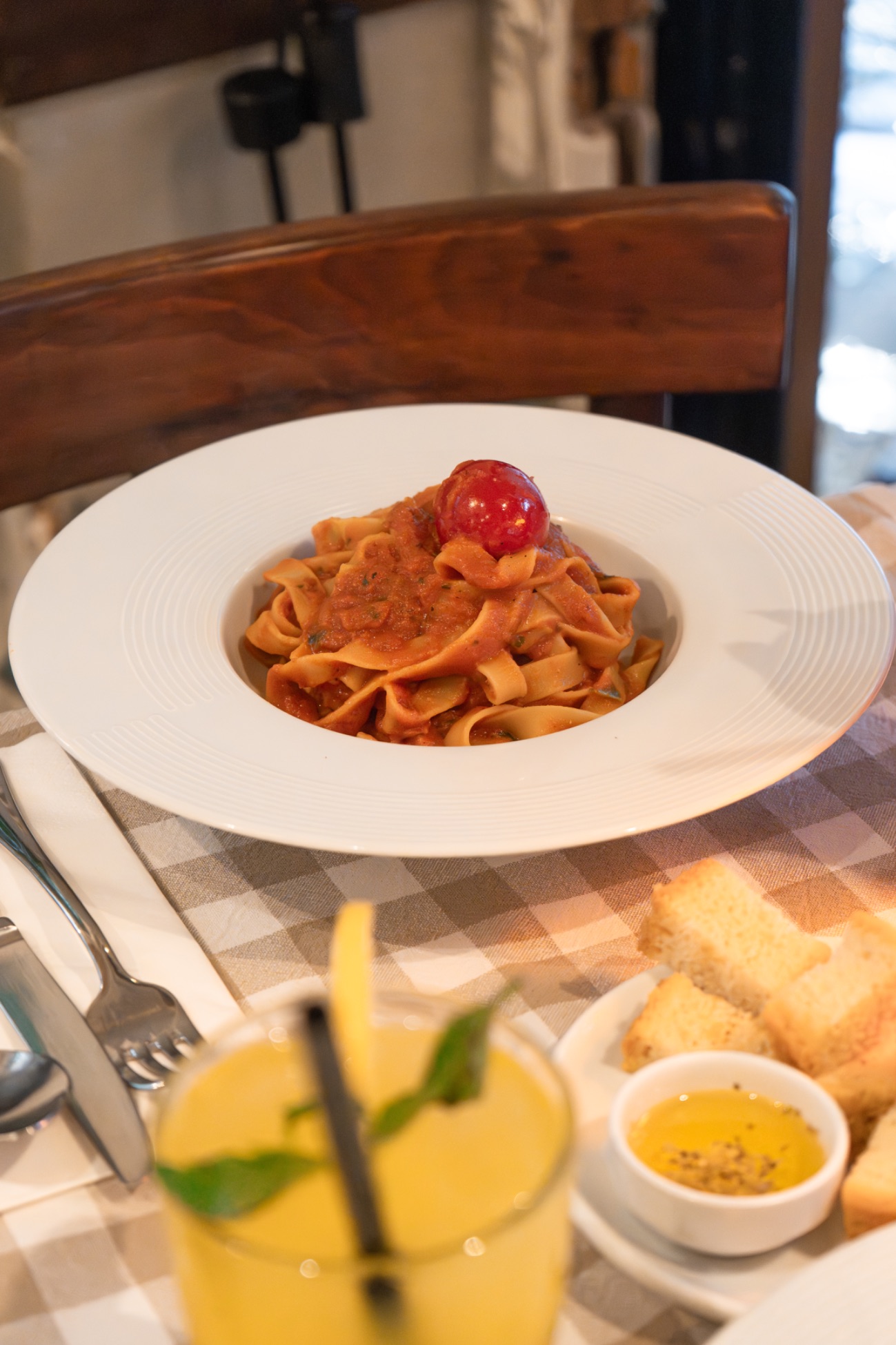 Fettuccine alla Pummarola - Organik domatesli ve fesleğen yapraklı fettuccine