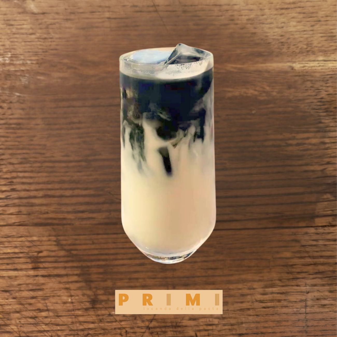 ICED MADAGASKAR VANİLYA LATTE - Premium Madagascar vanilyasıyla hazırlanan soğuk latte.