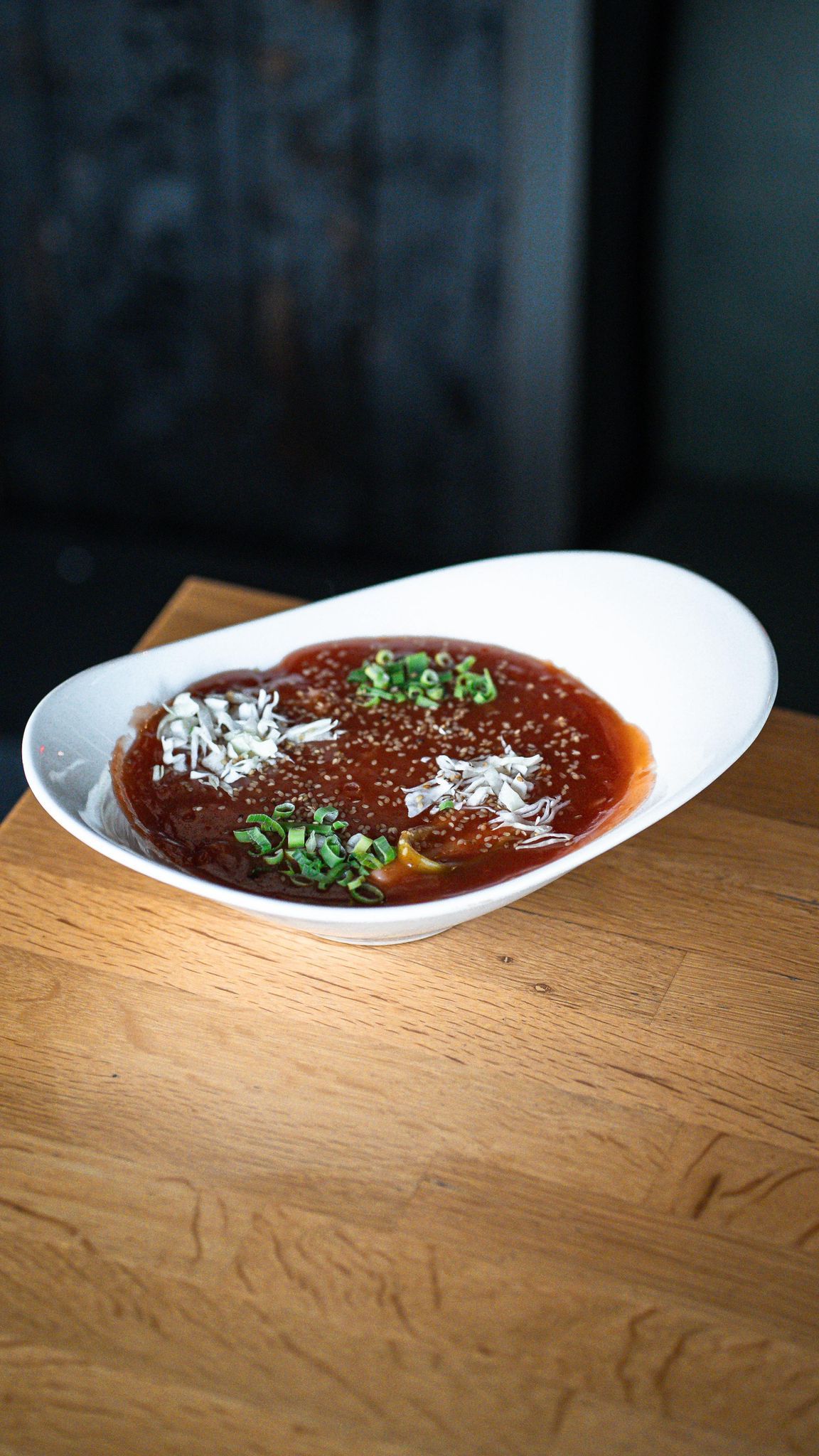 RABOKKİ - Gochujang sos, 7 adet pirinç keki , noodle,taze soğan ,beyaz lahana ve susam ile servis edilir.