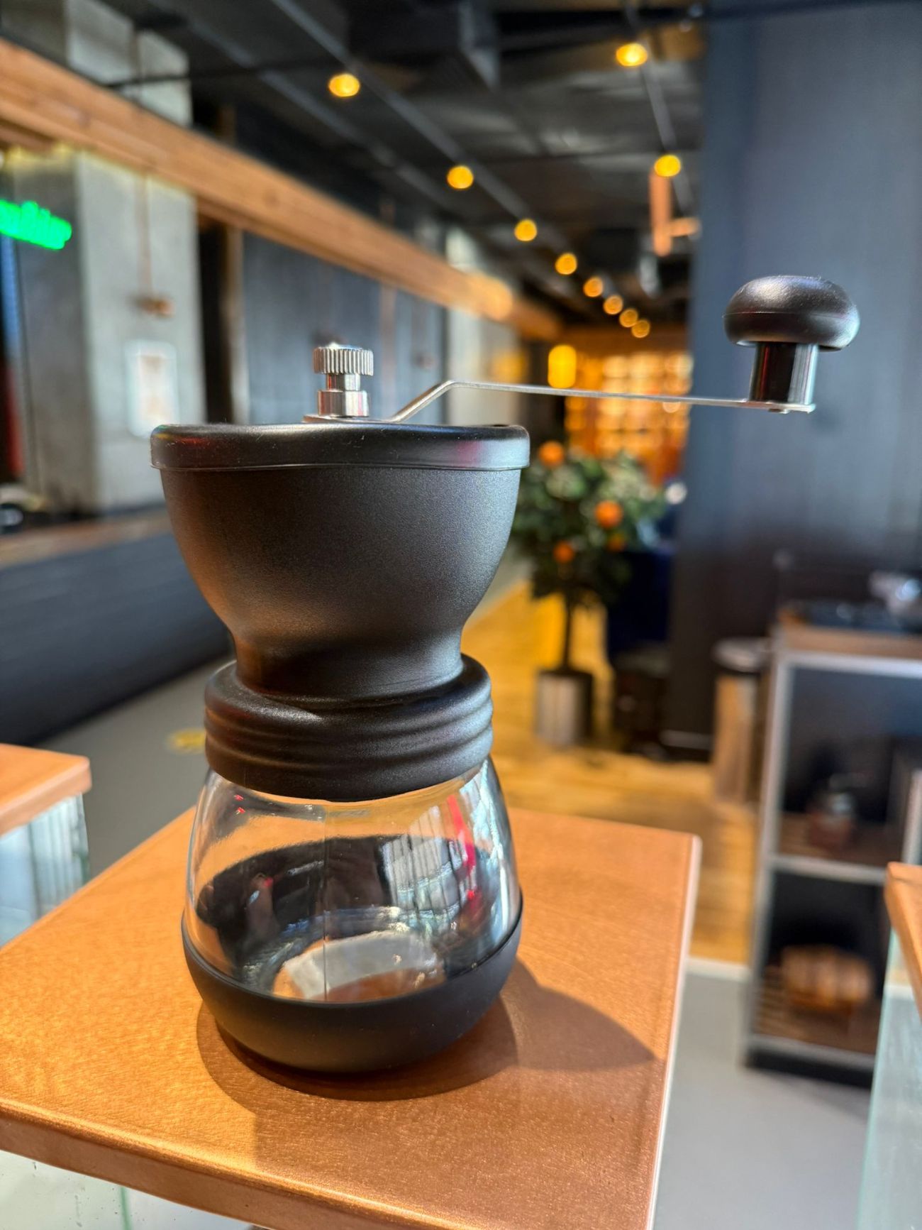 ÇEKİRDEK DEĞİRMENİ - ÇEKİRDEK ÖĞÜTMEK İÇİN KULLANILIR,İÇİNDEKİ APARAT KISMI İLE ÇEKİRDEĞİNİZİ FİLTRE,ESPRESSO VEYA TÜRK KAHVESİ İNCELİĞİNDE ÖĞÜTEBİLİRSİNİZ.