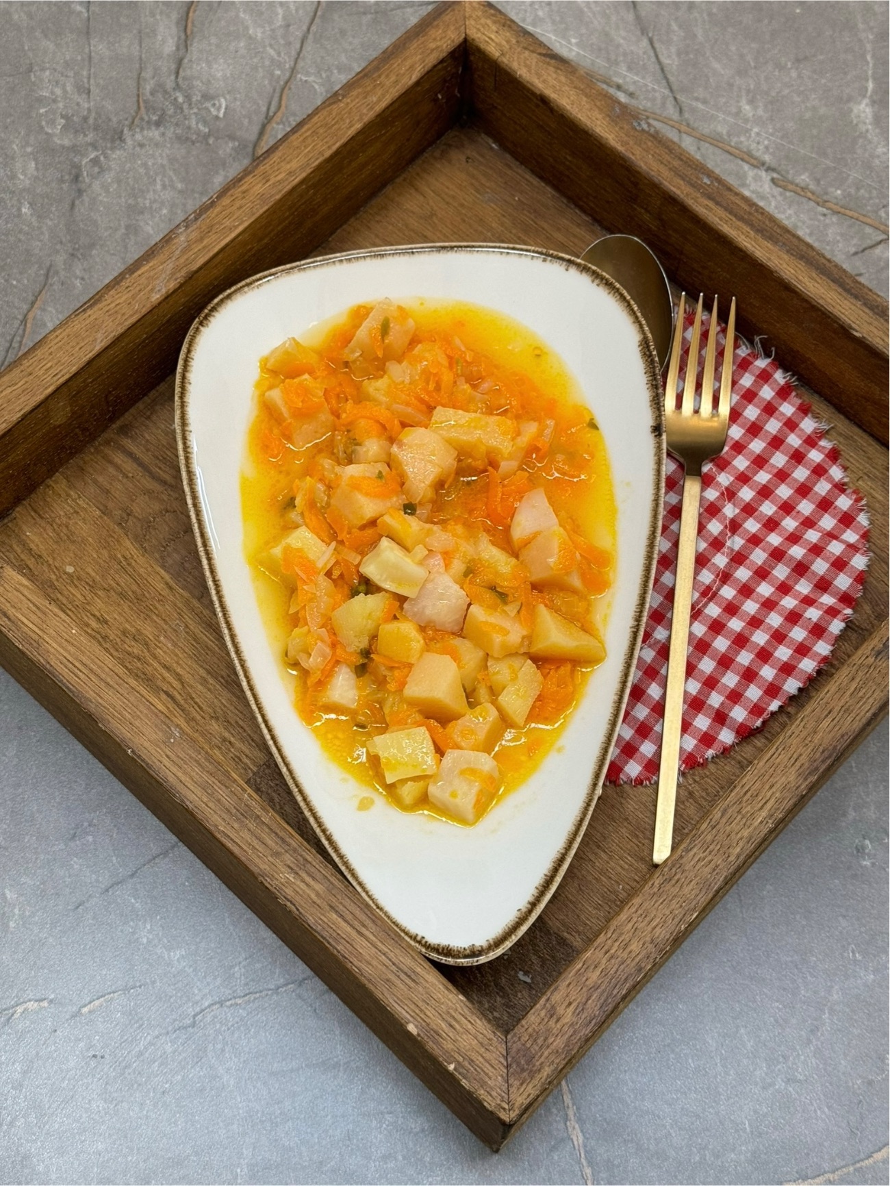 Zeytinyağlı Kereviz Yemeği - Kereviz, Patates ve Portakal içerir