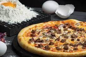 Etçi̇l Pi̇zza Küçük - özel pizza sosu mozzarella peyniri, ızgara sucuk, jalapeno biberi, kavurma, biber carliston