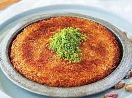 Kunefe - fırstık sunumuyla