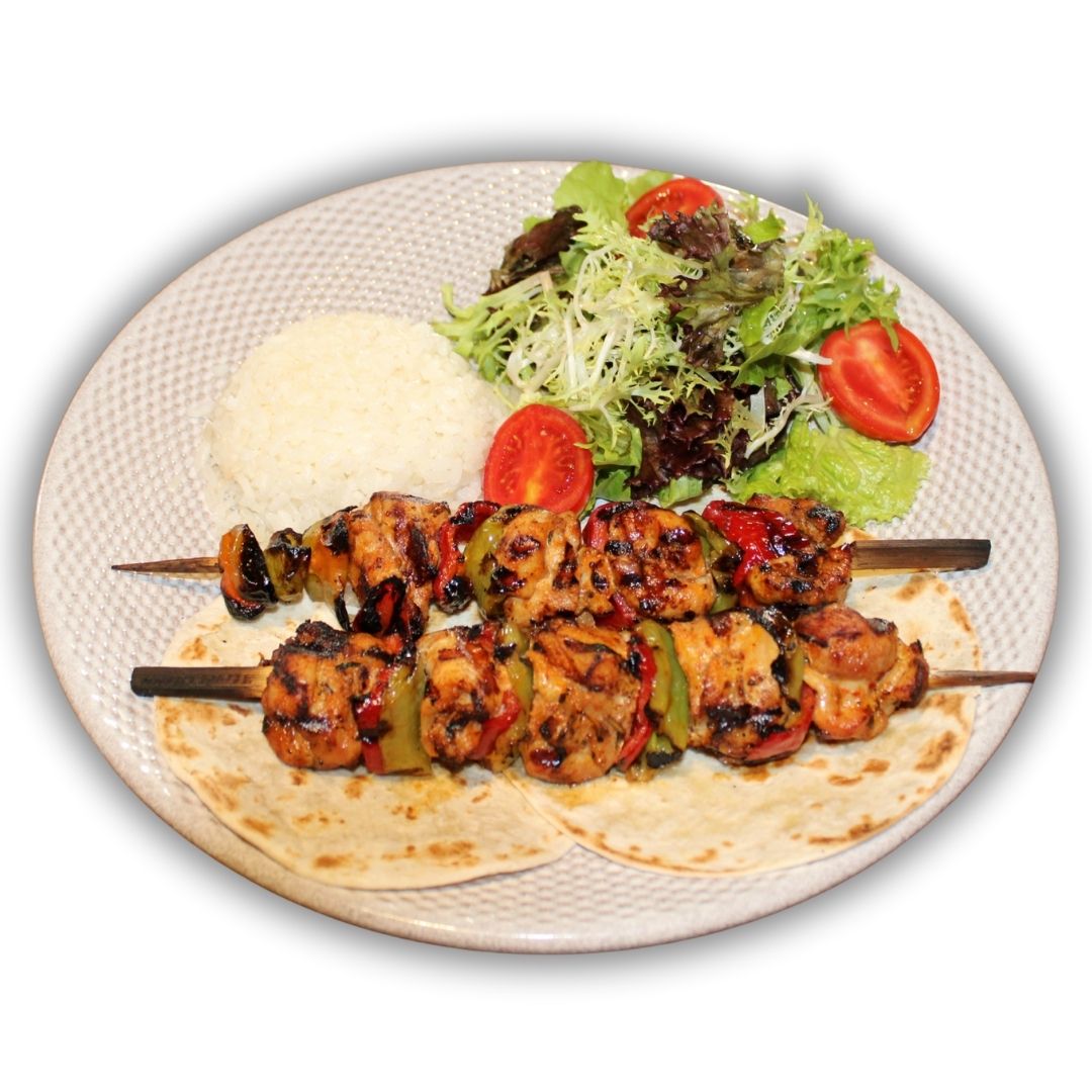 Tavuk Şiş - 220 gr tavuk but, pirinç pilavı, akdeniz yeşilliği ve tortilla ekmeği.