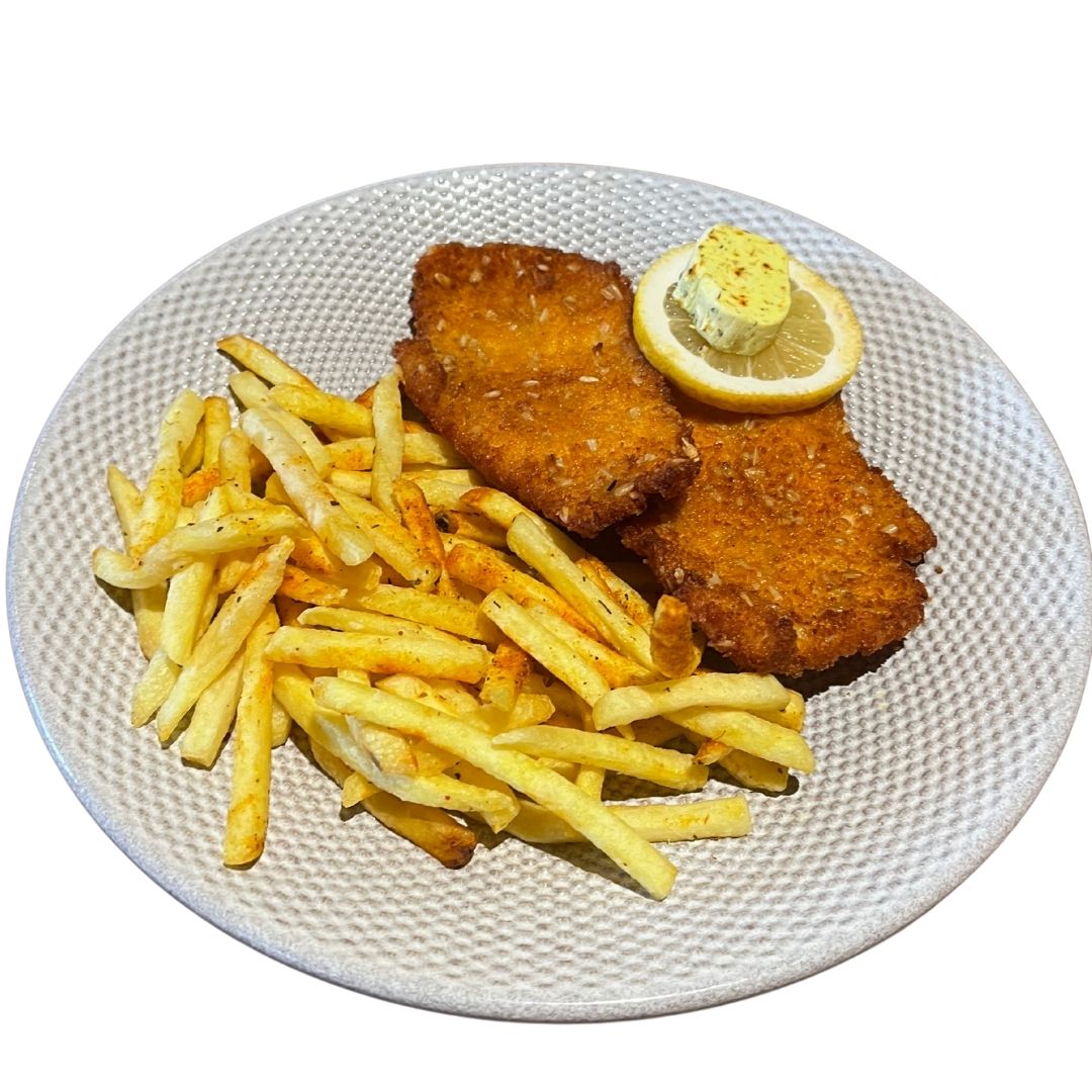 Tavuk Snitzel - Panelenmis tavuk gogus eti, roka, domates, parmesan, baharatlı tereyağ, baharatlı patates tava.