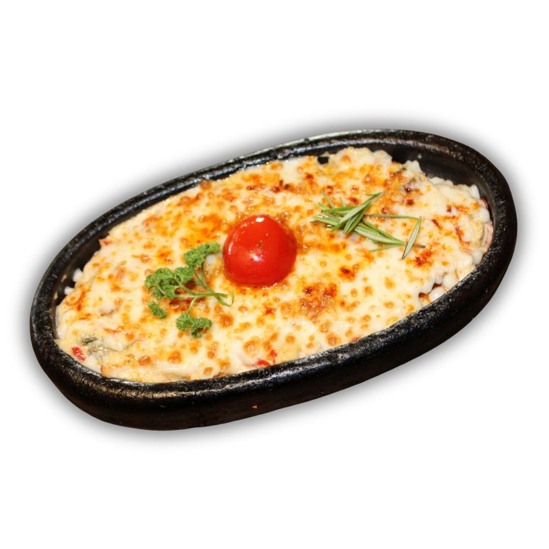 Güveç Tavuk Graten - 220 gr tavuk but, renk biberler, mantar sos ve mozerella peyniri.