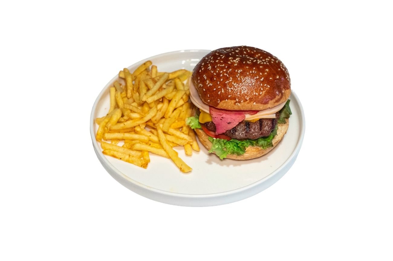 Şarküteri Burger - Cheddar, dana kaburga füme, hindi fume, marul, domates, tursu, baharatlı patates tava.