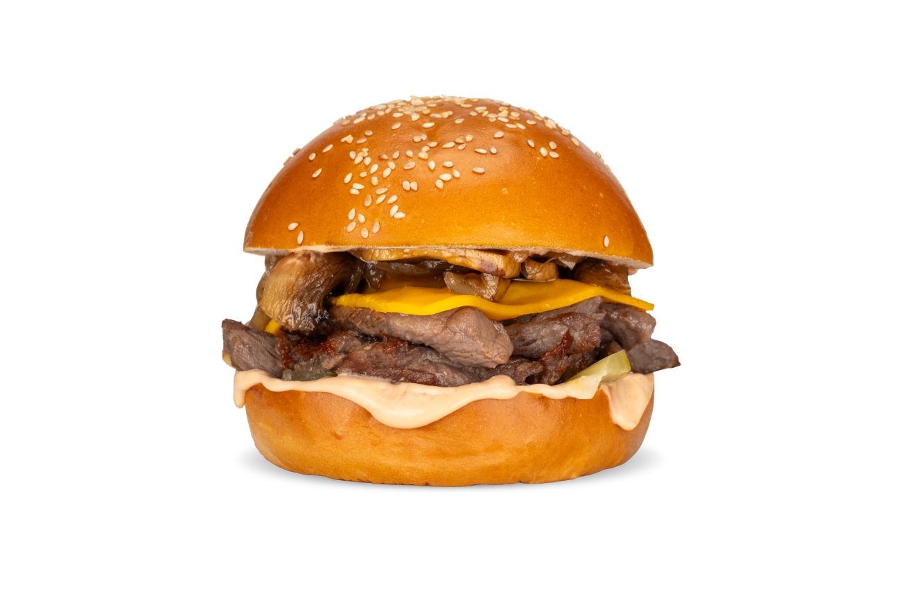 MEAT STEAK LOKUM BURGER - 100 gr dana bonfile, karamelize soğan, mantar, cheddar peynir, turşu, Meat Burger sos seçeceğiniz yeşillik veya patates kızartması ile