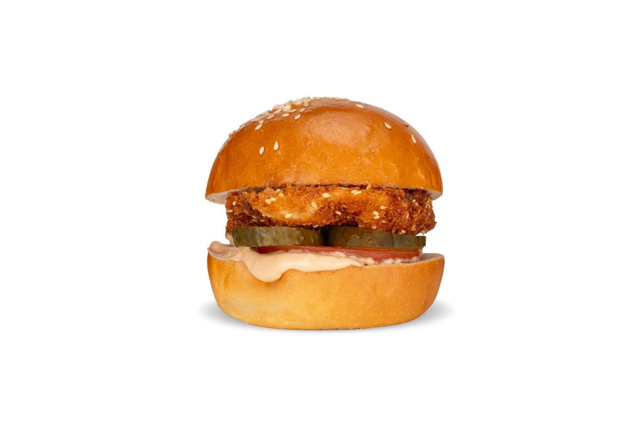 Çocuk Menüsü Schnitzel - 65 Gr. Tavuk Şnitzel, Domates, Turşu, Meat Sos, Patates Kızartması + Ayran