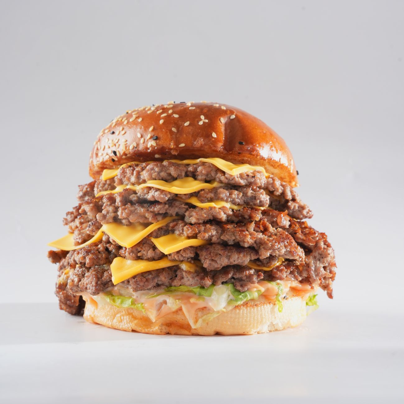 6x6 - صمون .  6 شرائح سماش لحم بقري . 6 شرائح جبنة شيدر  . خس . صلصة هاوس