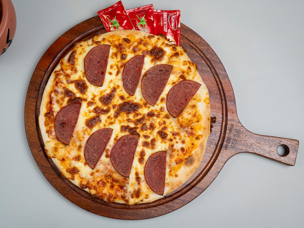 بيتزا بيبروني