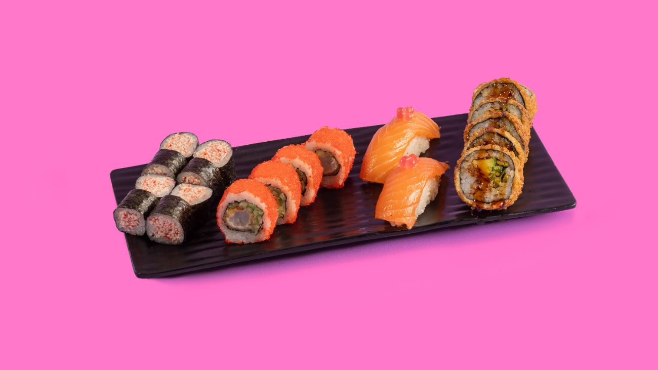 Set 1 - Set 1 : 8 pieces crab maki - 6 pieces fried shrimp - 4 pieces crunchy roll - 2 pieces salmon nigiri