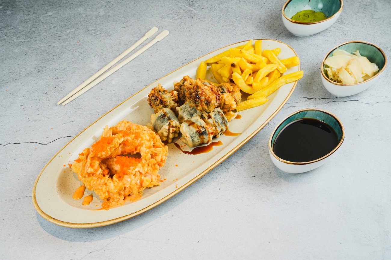 Kids Meal - Kids Meal : 4 pieces fried cheese maki - 4 pieces fried shrimp maki - 4 pieces dynamite shrimp - french fries