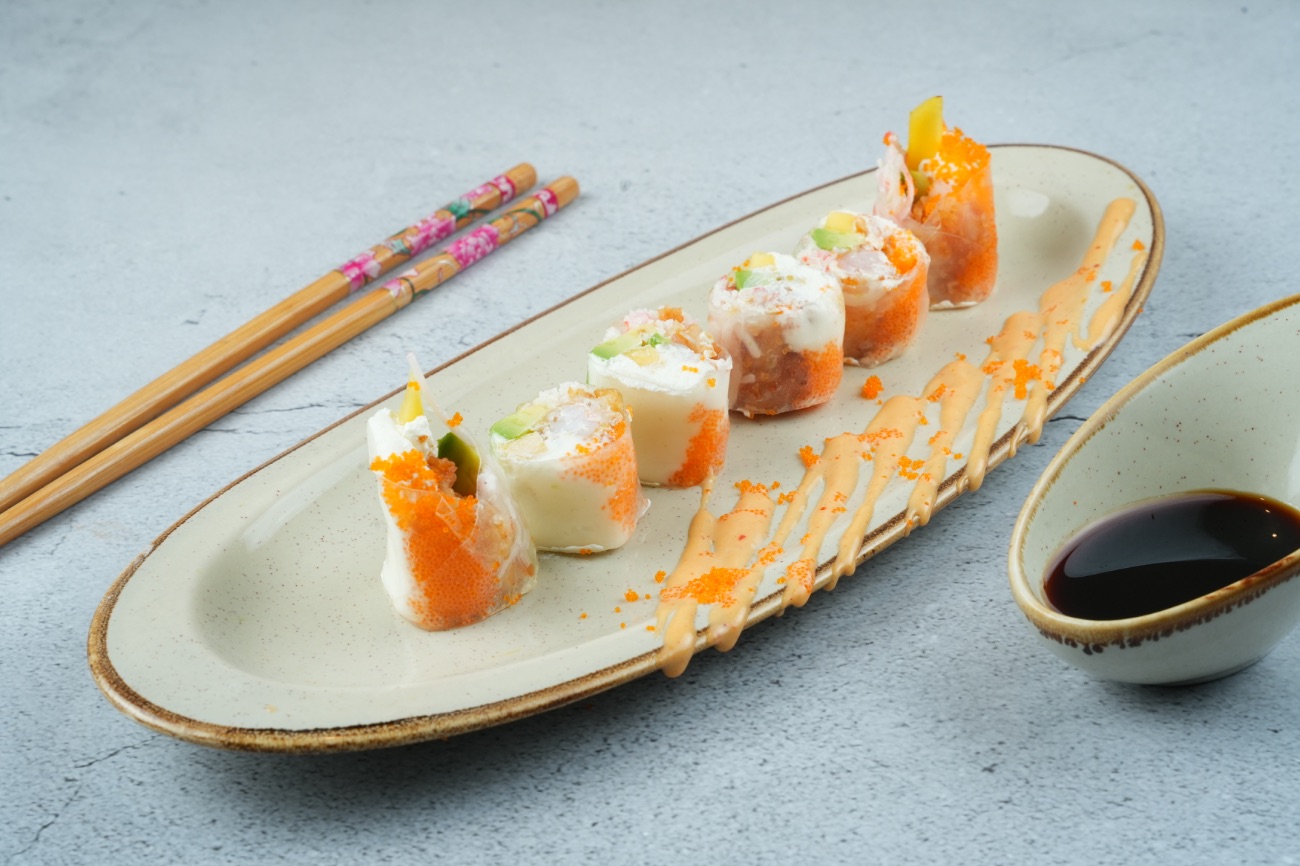 Shrimp Spring Roll - Shrimp tempura, avocado, mango, Philadelphia cheese and tobiko