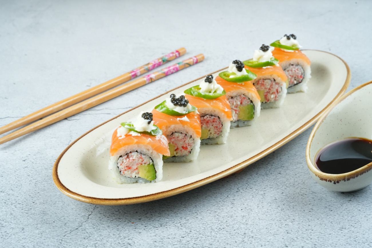 Piquanto Roll - Salmon, sweet chili pepper, snow crab mix and avocado