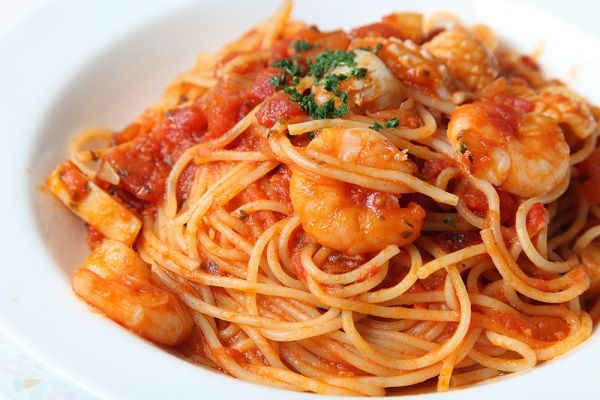 Karidesli  Spaghetti - karides, zeytin, domates/sarımsak/şarap ile