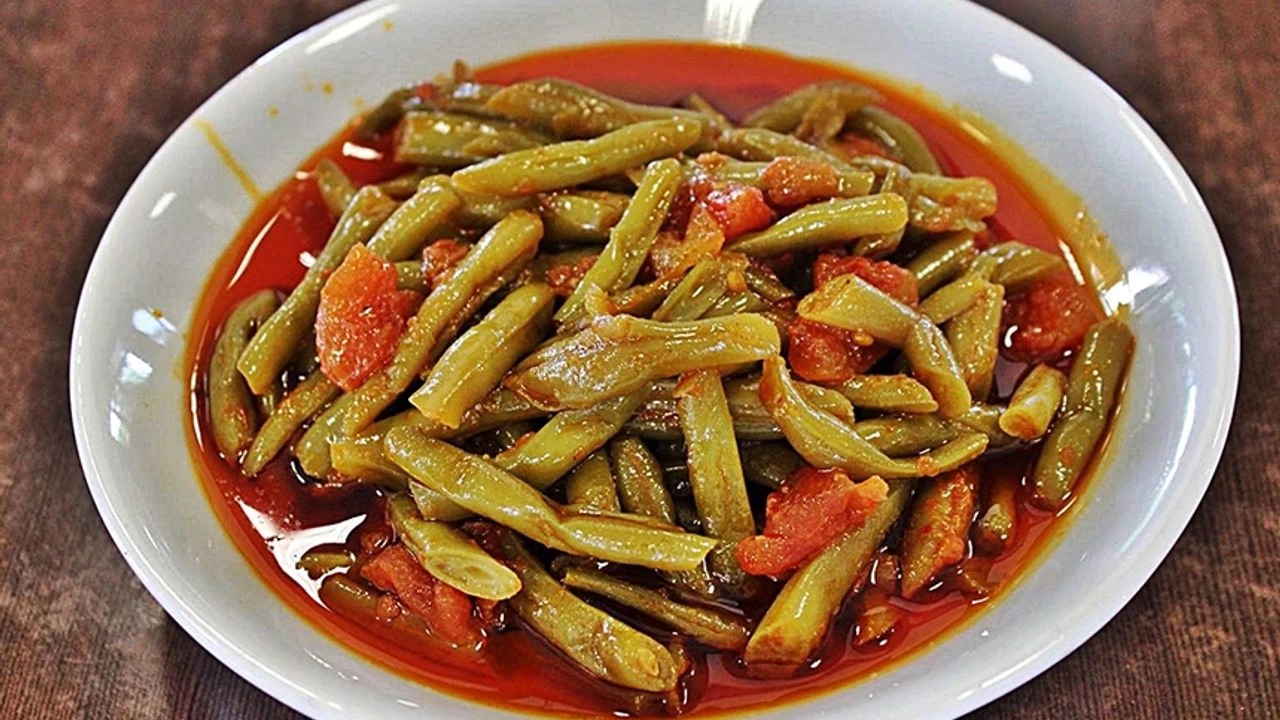ZEYTİNYAĞLI TAZE FASULYE, PİLAV