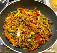 SEBZELİ NOODLE