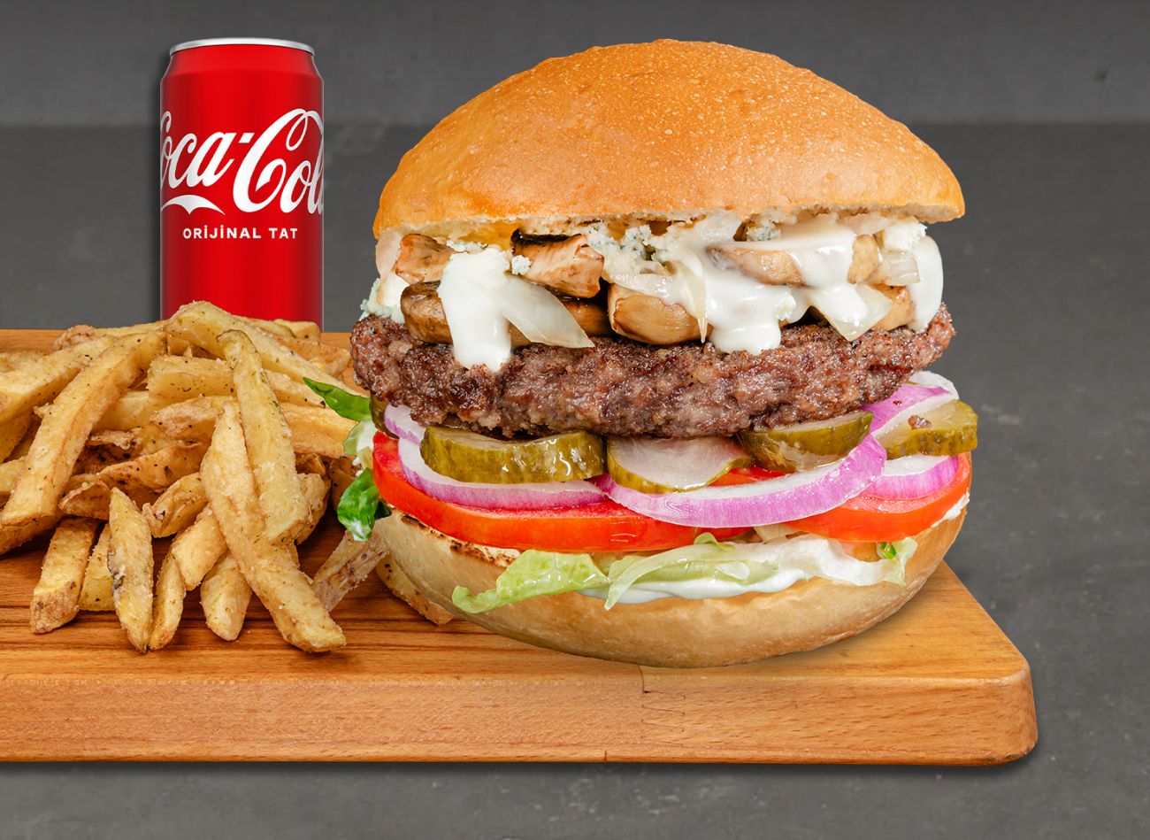 SWISS & BLUE MUSHROOM BURGER - Sarımsaklı mayonez, marul, kırmızı soğan, domates, turşu ve 180g kaburga burger köftemiz üzerine sote soğan, mantar, Swiss peyniri ve mavi peynir parçacıkları. Patates kızartması ile servis edilir.