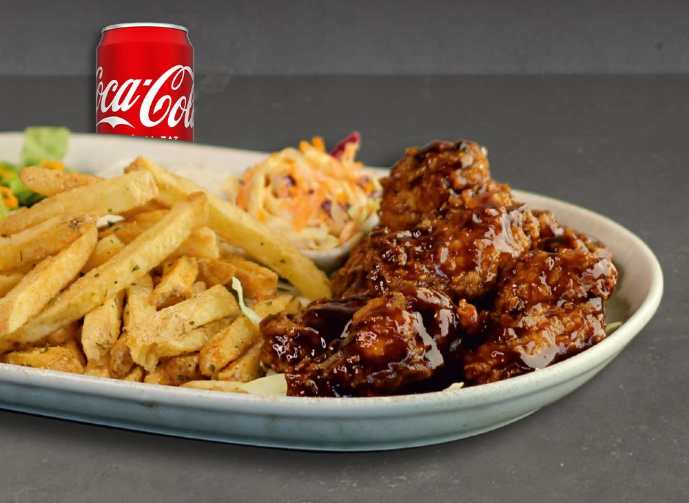 BBQ Jack Chicken - Bize özgü JD ve tütsülenmiş BBQ sosumuzun lezzetli karışımı.