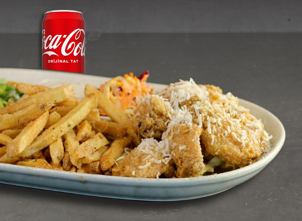 Garlic Parmesan Chicken - Baharatlı sarımsaklı tereyağ ve Pecorino Romano peynirli sosumuz.