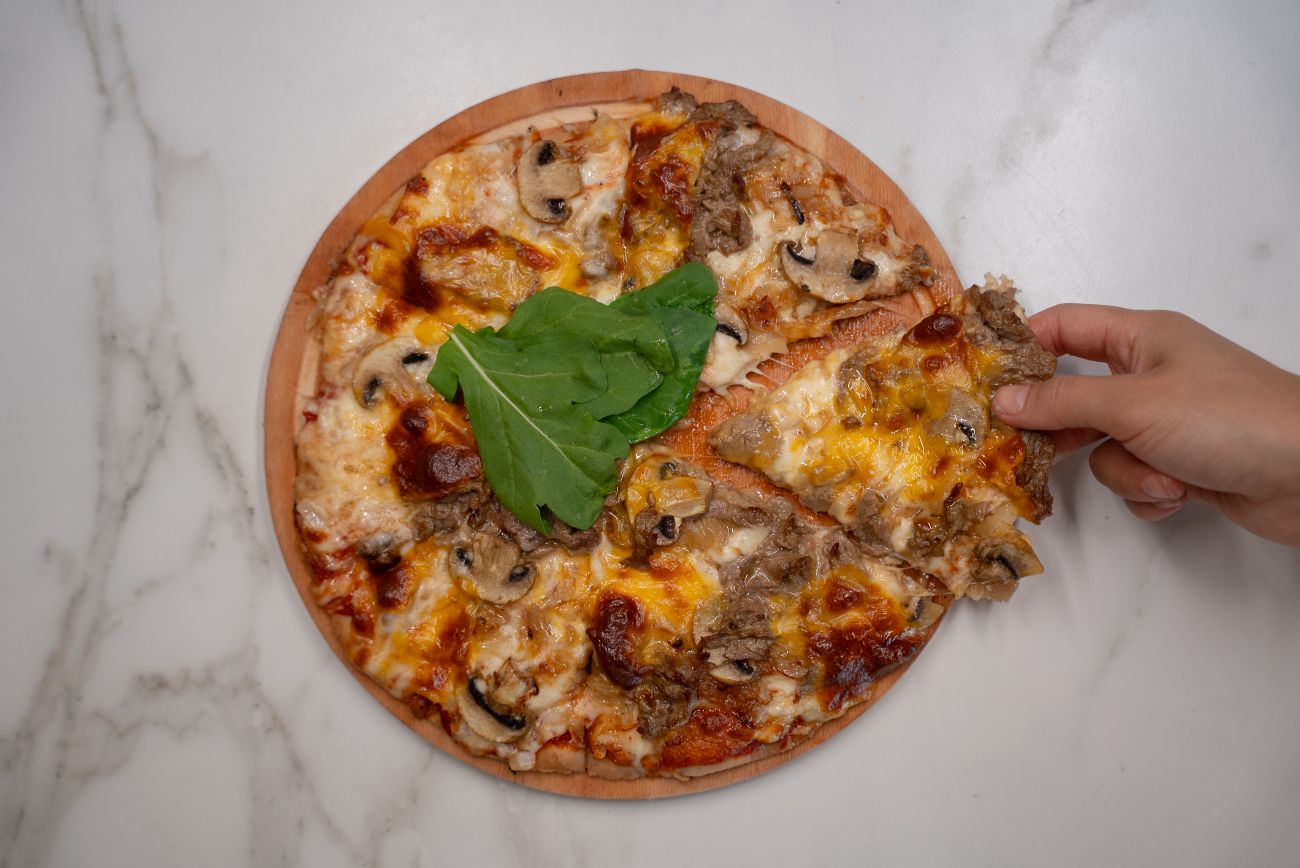 Karamelize Soğanlı Bonfile Pizza