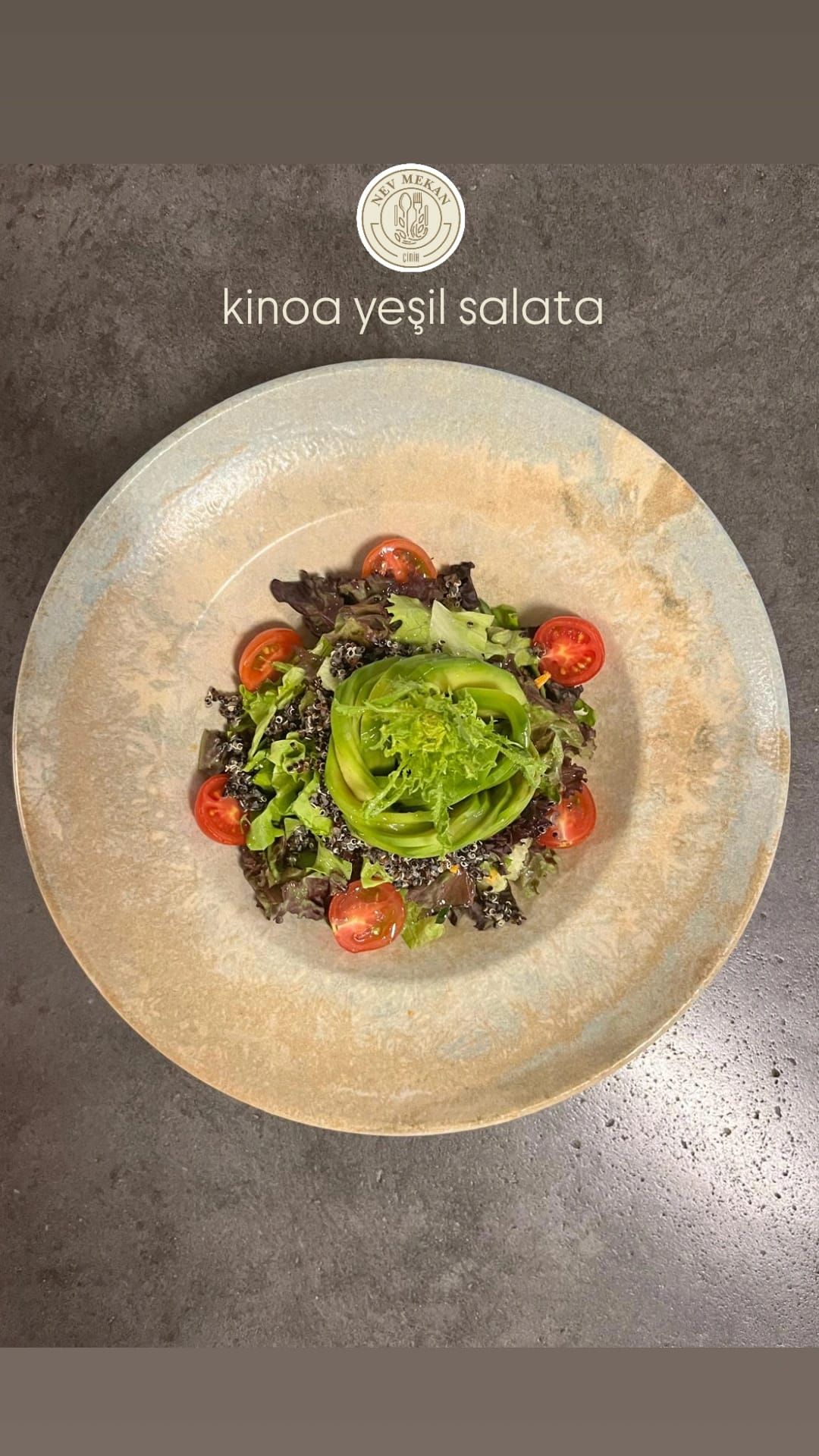 AVAKADO YEŞİL SALATA - MARUL ROKA  AVAKADO CHERY DOMATES KİNOA