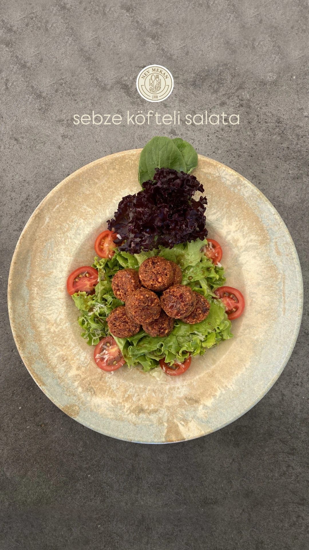 SEBZE KÖFTELİ SALATA - SEBZE KÖFTE, MARUL CHERY DOMATES PARMESAN PEYNİRİ