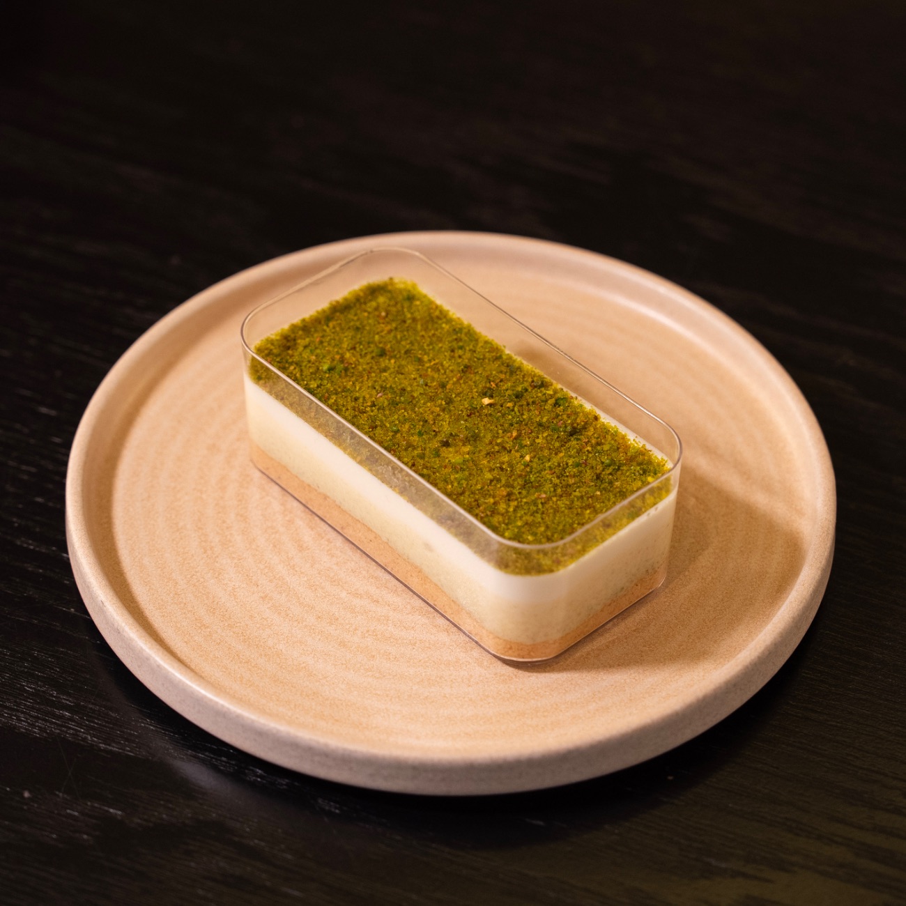 Glutensiz Fıstıklı Soğuk Cheesecake - Glutensiz Toz Bisküvi, Glutensiz Fıstıklı Cheesecake Krema, Glutensiz Cheesecake Krema, Toz Antep Fıstığı.