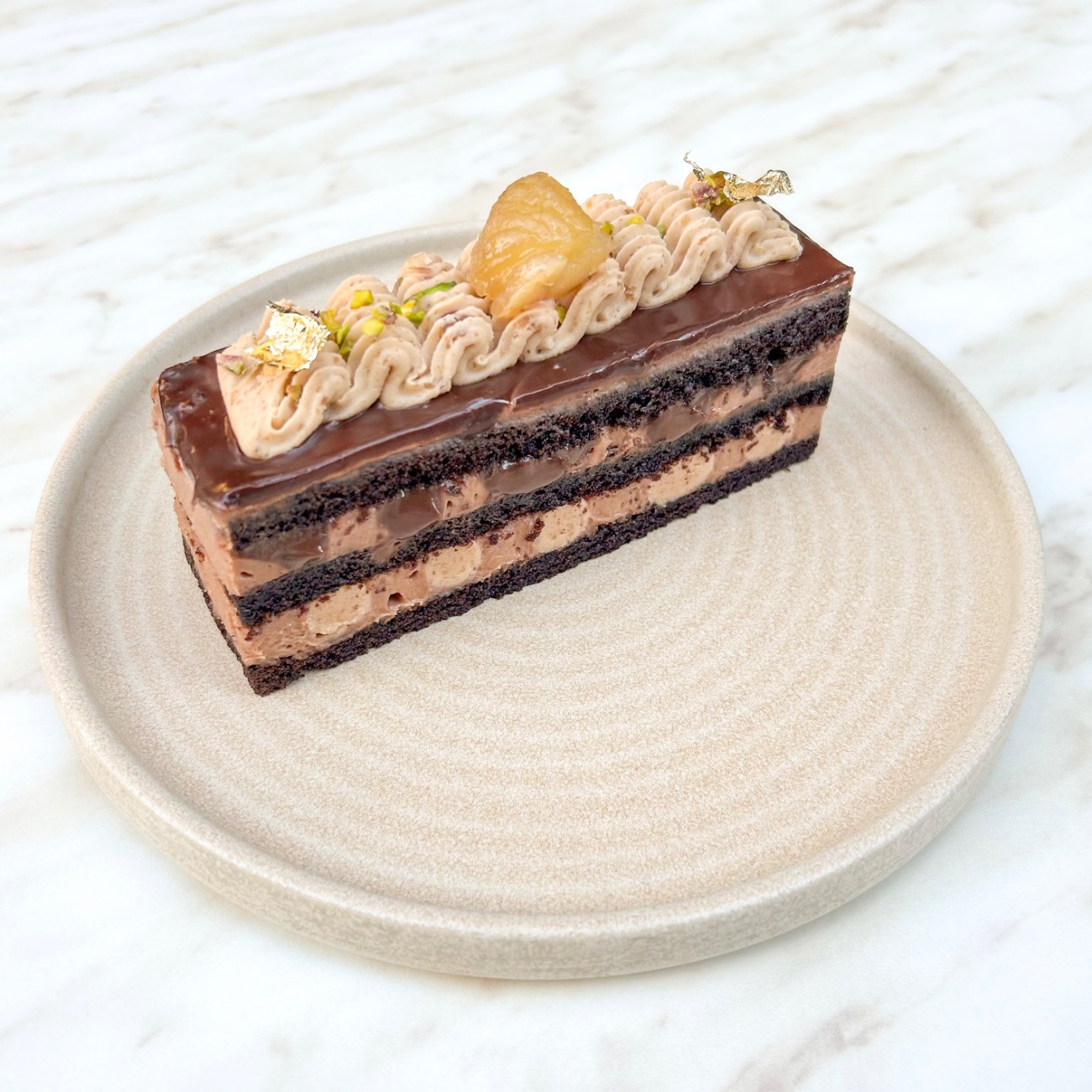 Chestnut Marki - Kestane Püresi, Profiterol Sos, Sponge Kek, Çikolatalı Pastacı Kreması, Fıstık.