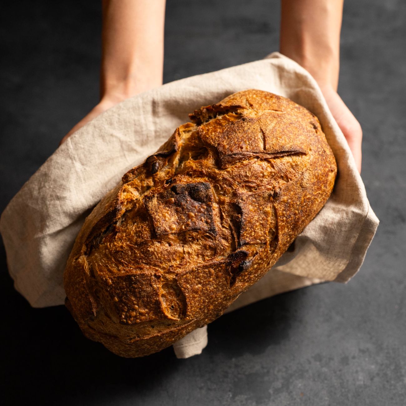 Yaban Mersinli Cevizli Ekşi Mayalı Ekmek - Ceviz, Yaban Mersini, Tam Buğday Unu, Çavdar Unu, Beyaz Un. 600gr.