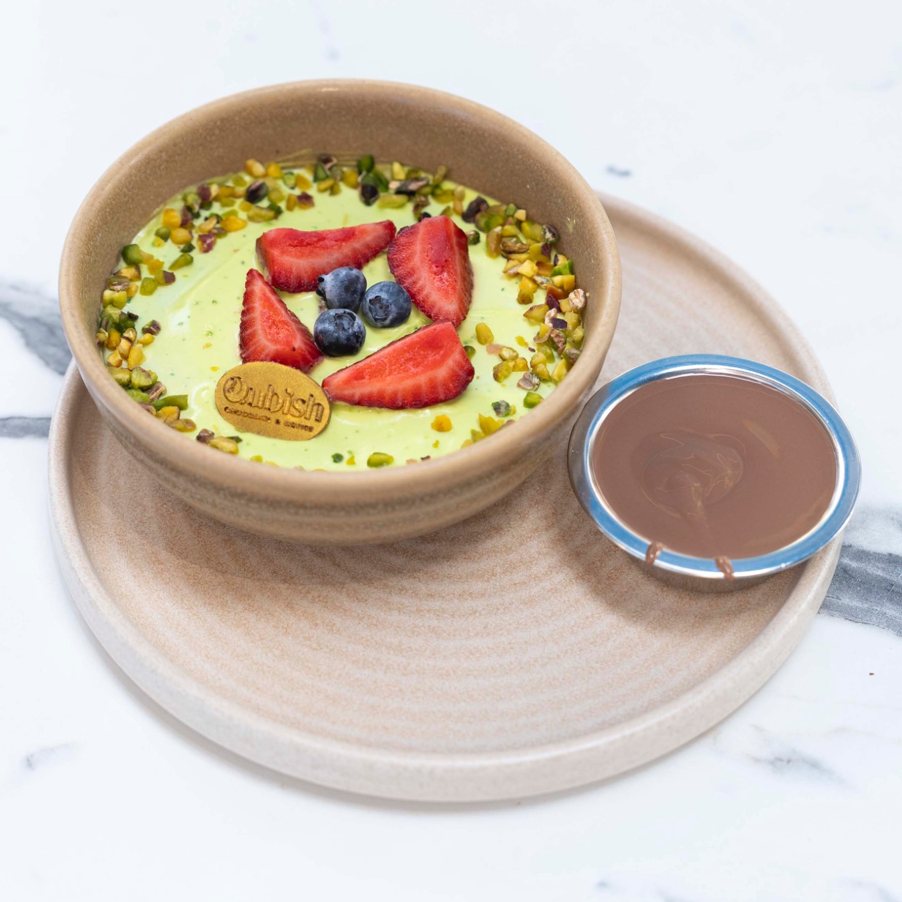 Aden - Ekşi krema, cheesecake taban bisküvi, fıstık krema, frambuaz, çilek