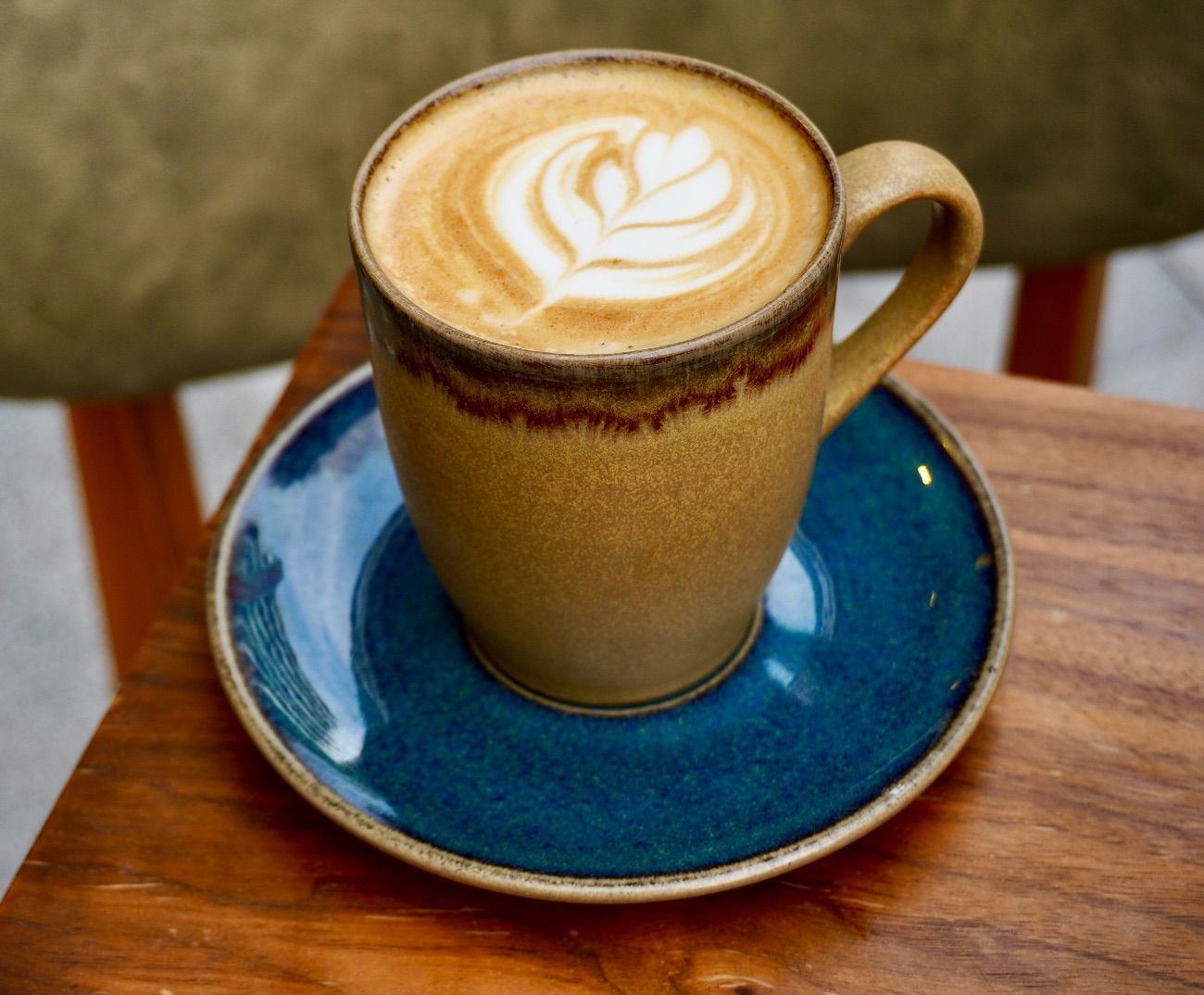Cookie Latte - double espresso, chocolate cookie şurubu, süt ve süt kreması