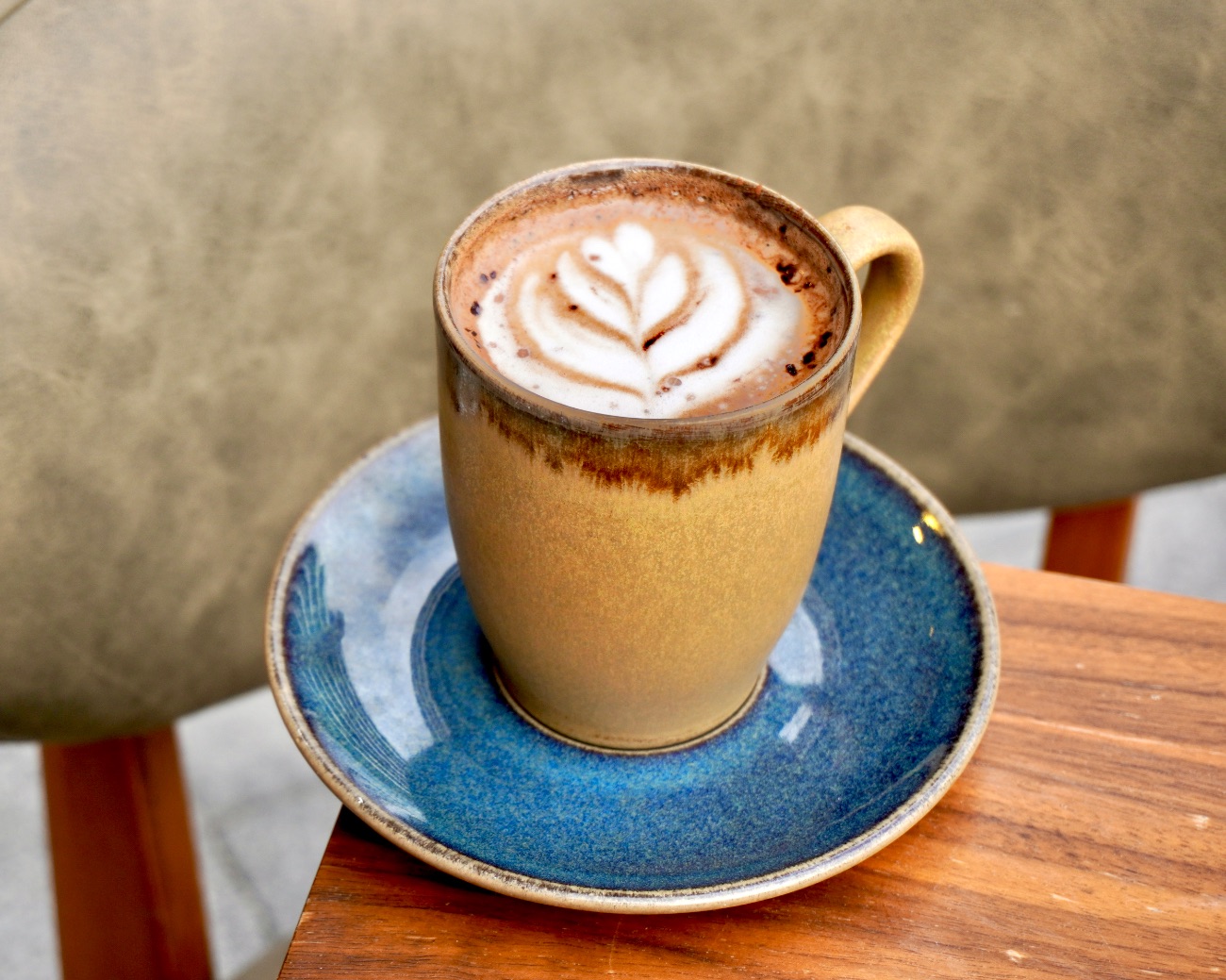 Glow Almond - double espresso, dark chocolate sos ,almond şurubu, kakao, süt ve süt kreması