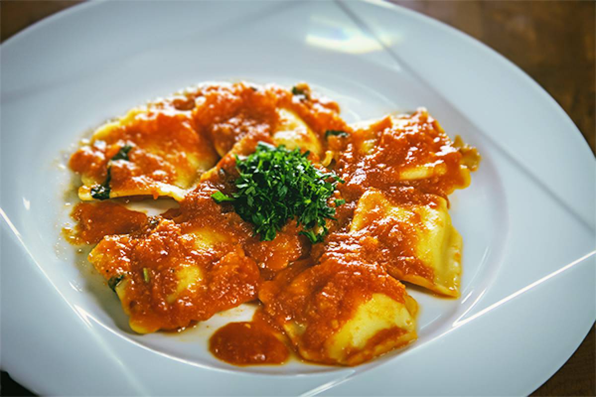 DOMATES SOSLU RAVİOLİ