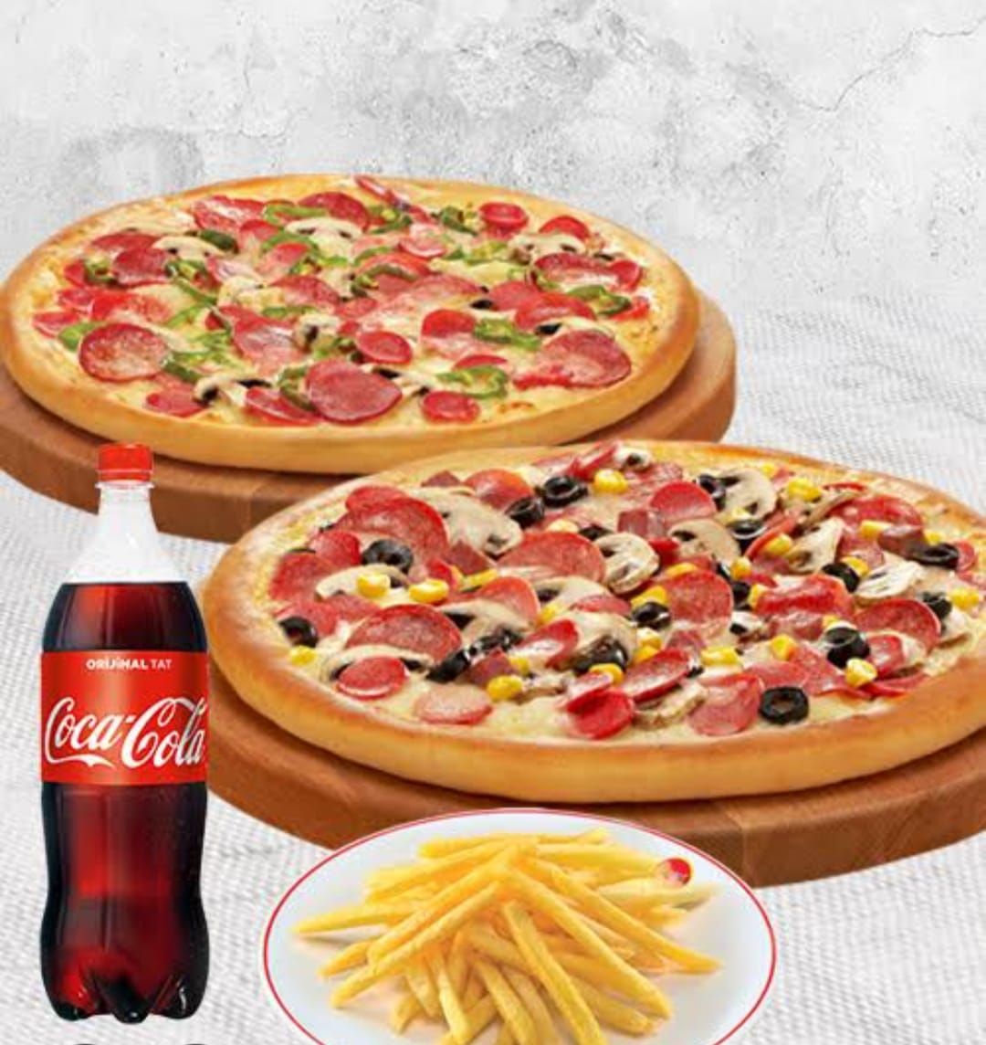 Menü 4 - 2 Ad Büyük boy Takıles Pizza, 2 adet Patates Kızartması, 2 Adet Salata Bar, 1 litre Kola  ile
