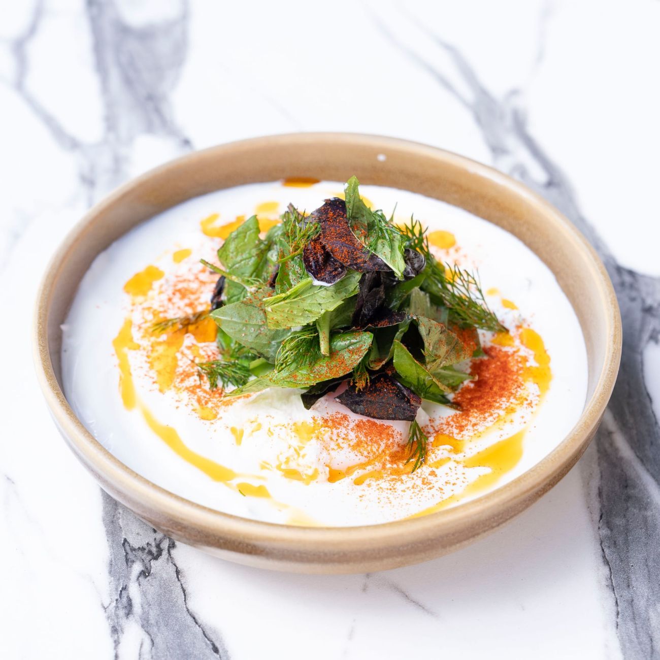 Çılbır - Çırpılmış Yoğurt, Poşe Yumurta, Akdeniz Yeşillikleri.