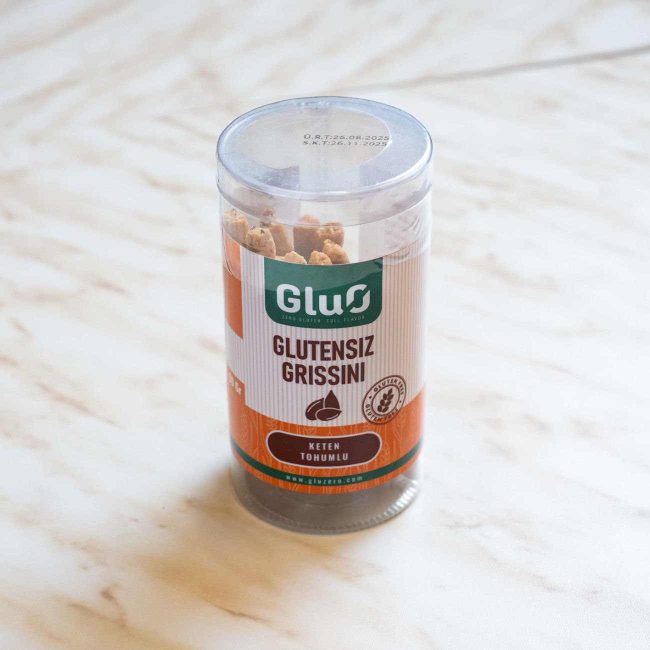 Glutensiz Keten Tohumlu Grissini - Glutensiz Un, Glutensiz Karabuğday Unu, Tereyağı, Zeytinyağı, Keten Tohumu, Toz Şeker, Yaş Maya, Tuz.