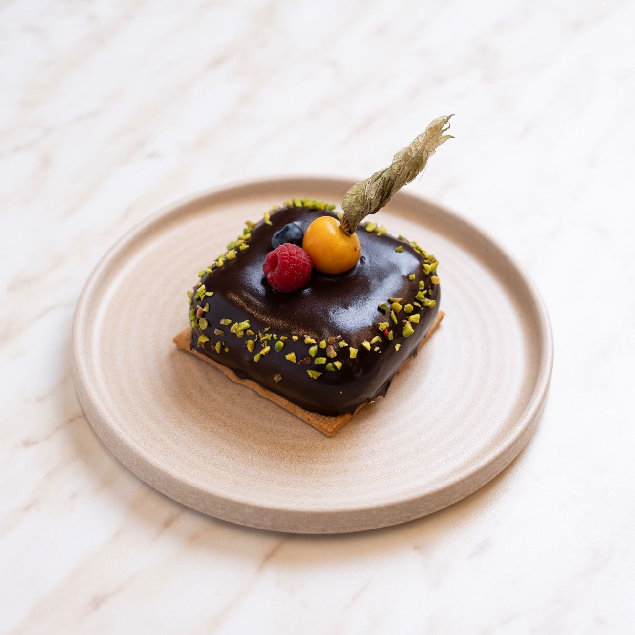 Karnaval - Frambuaz Sorbe, Profiterol Dolgu, Antep Fıstıklı Parfe.