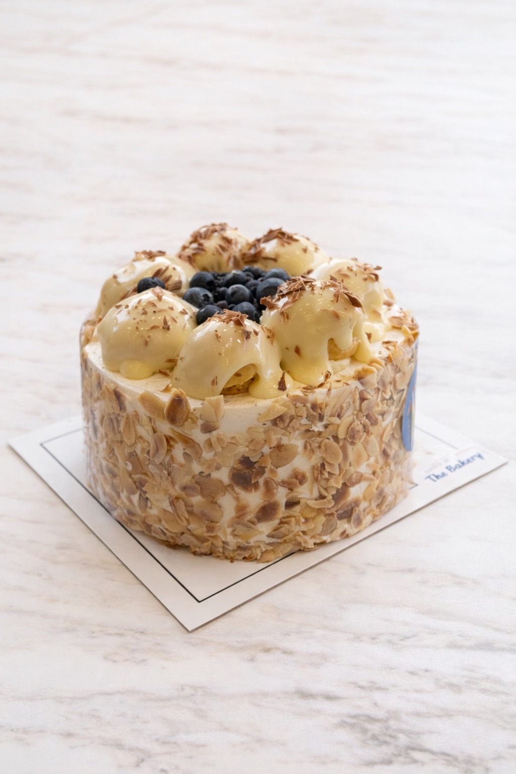 Beyaz İnci (6-8 kişilik) - Frambuaz, Çilek, Muz, Böğürtlen, Krema, Beyaz Pandispanya.