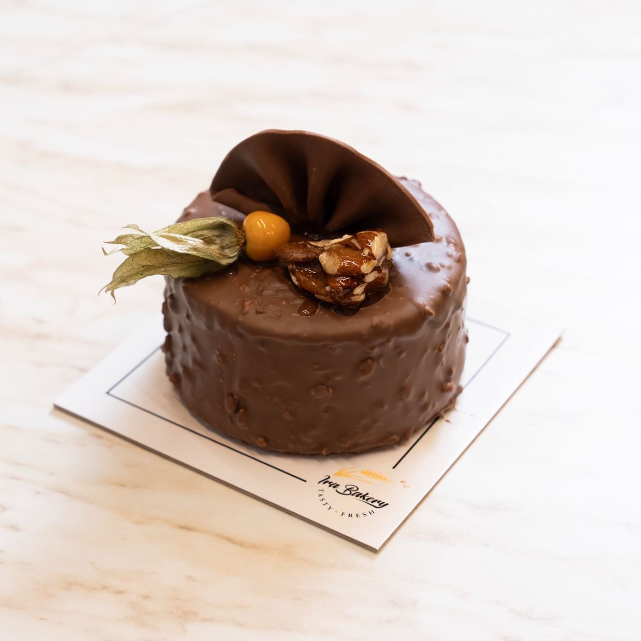 Krokan (4-6 Kişilik) - Krokan, Profiterol Sos, Pastacı Kreması, Kakaolu Pandispanya.