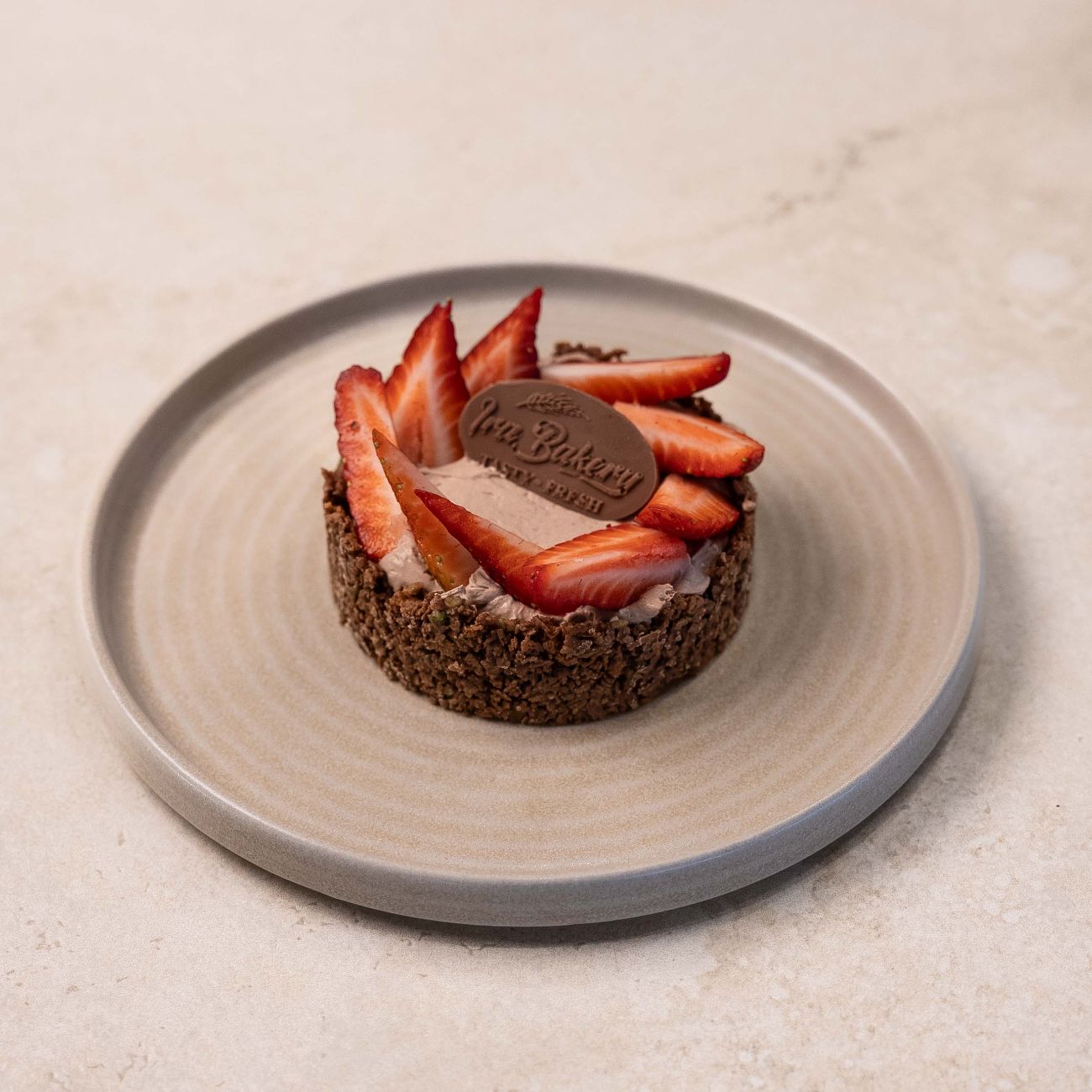 Pera - Krep Kırığı, Antep Fıstığı, Sütlü Belçika Çikolatası, Profiterol Sos, Pera Muss.