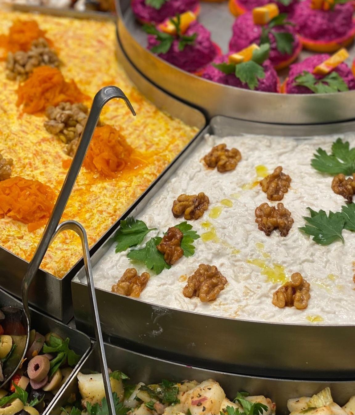 Mezeler - Mezelerimiz günlük olarak değişmekle beraber kilogram usülü ile satılmaktadır. Kilogram fiyatı 950₺’dir.