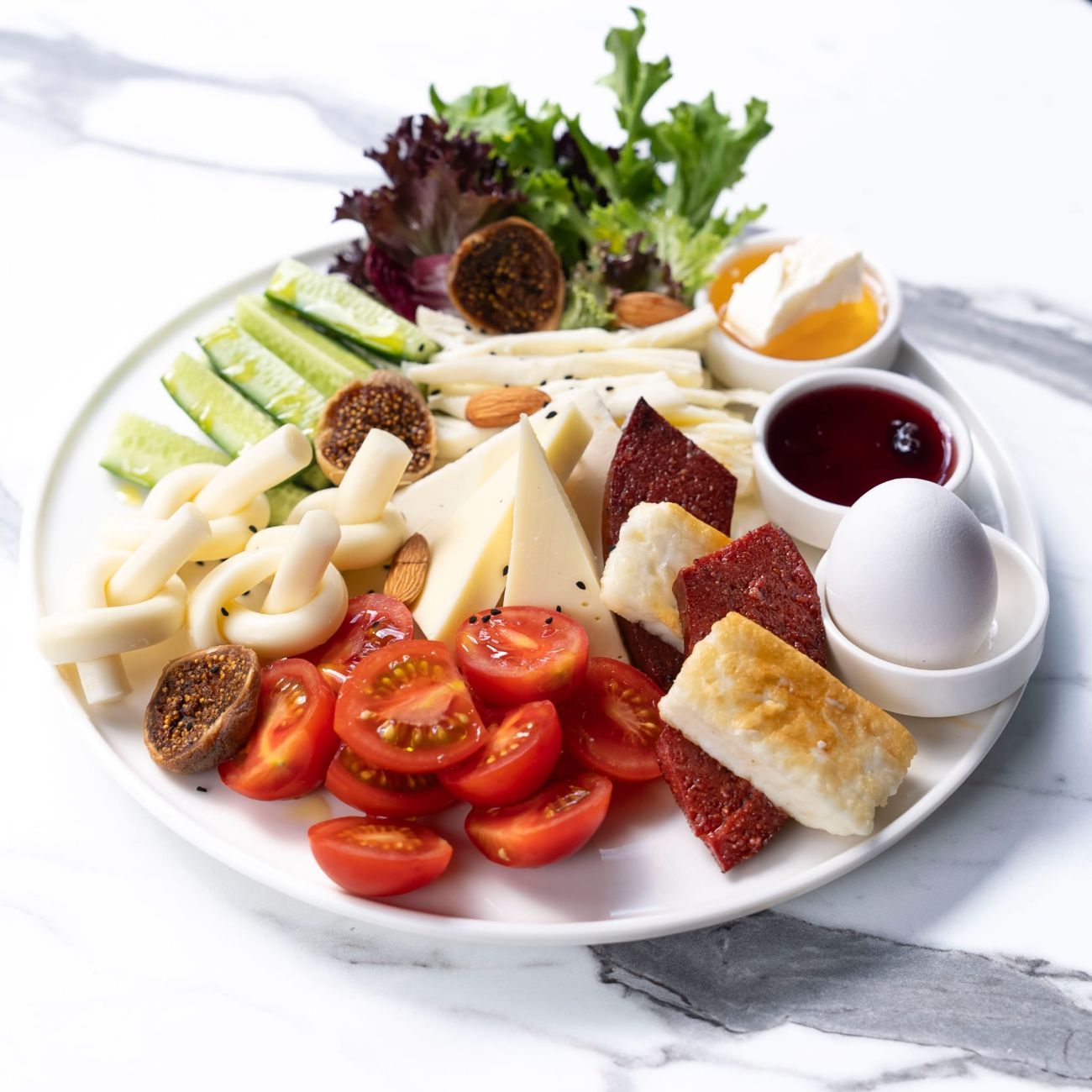 Akdeniz Kahvaltı Tabağı - Haşlanmış Yumurta, Beyaz Peynir, Kaşar Peynir, Çeçil Peynir, Çubuk Peynir, Sucuk, Akdeniz Yeşilliği, Salatalık, Çeri Domates, Vişne Reçeli, Bal-Kaymak.